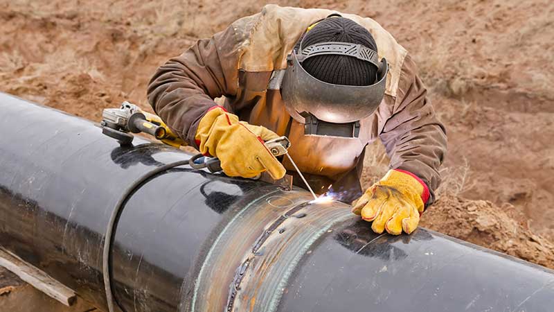 Welding works on gas pipeline